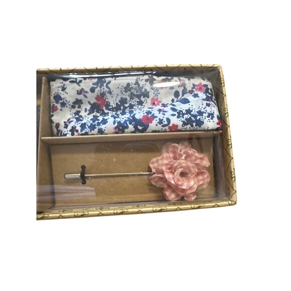 Original Penguin Bow Tie Set Includes Tie, Lapel Pin, and Pocket Square New - Picture 2 of 4